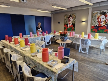 Workshop voor jongeren: Maak een vaas in pop-art stijl