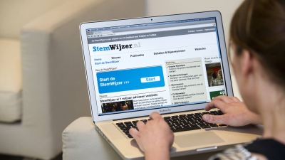 Digicafé Hardenberg: uitleg over het invullen van een stemwijzer